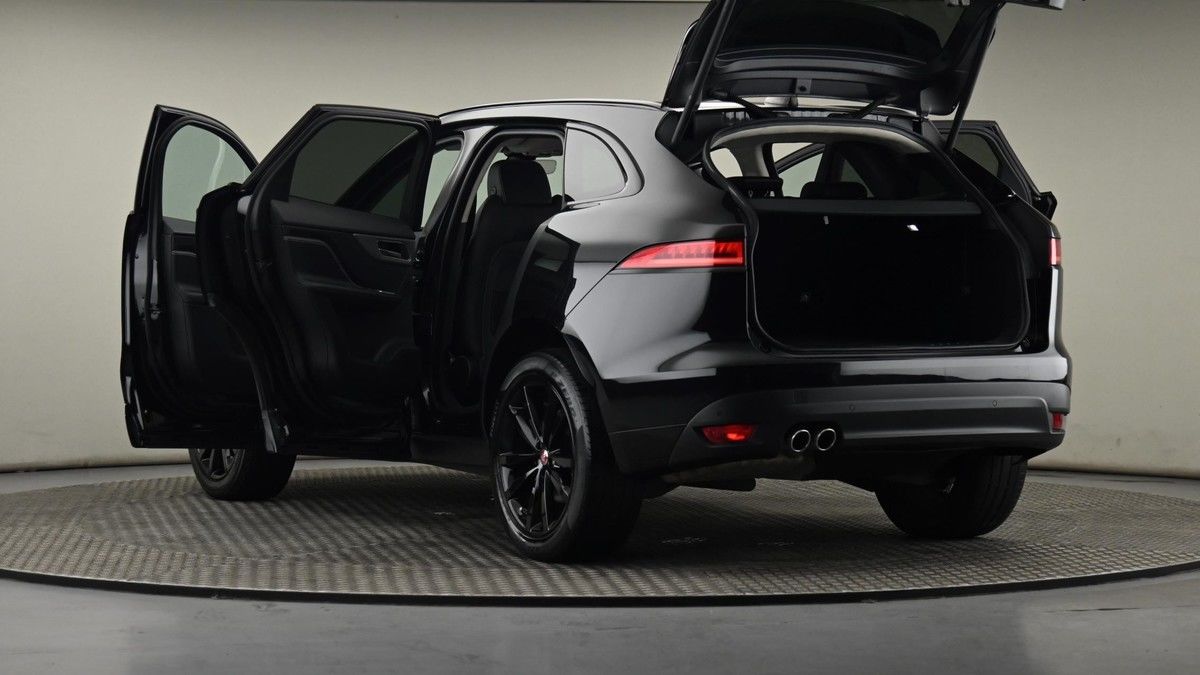 Jaguar F-PACE Image 29
