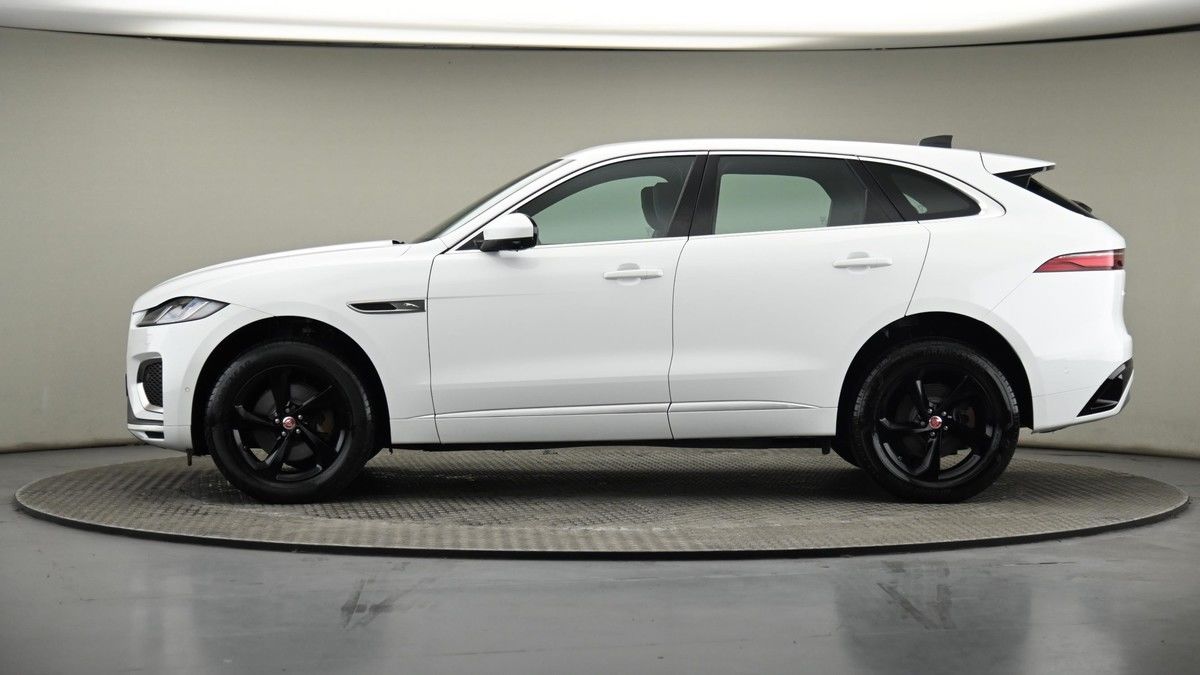 Jaguar F-PACE Image 22