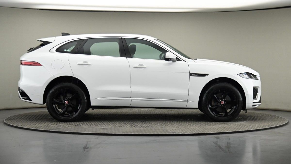 Jaguar F-PACE Image 26