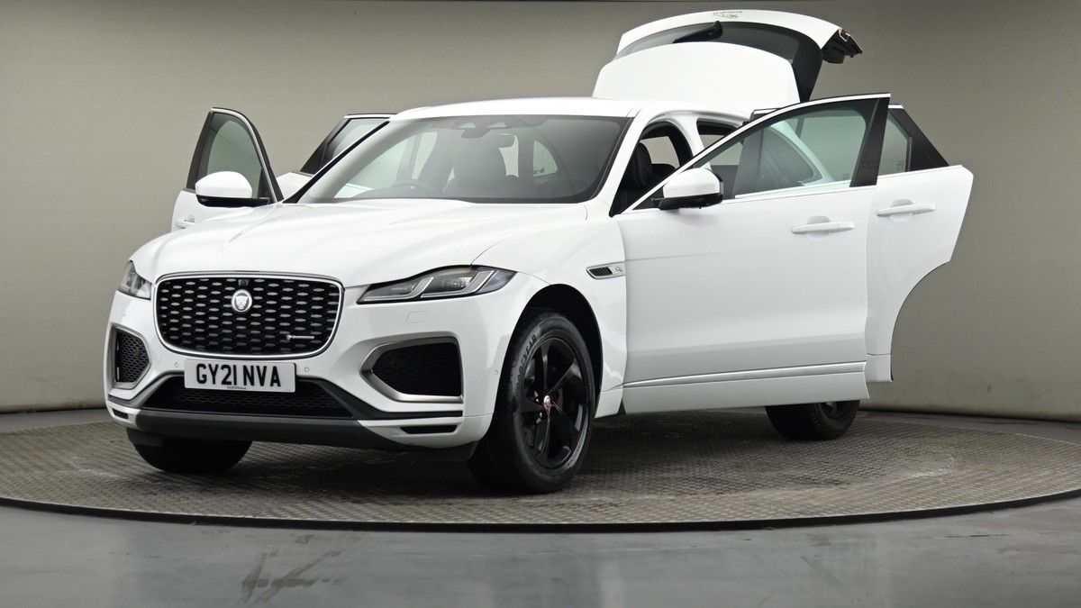 Jaguar F-PACE Image 27