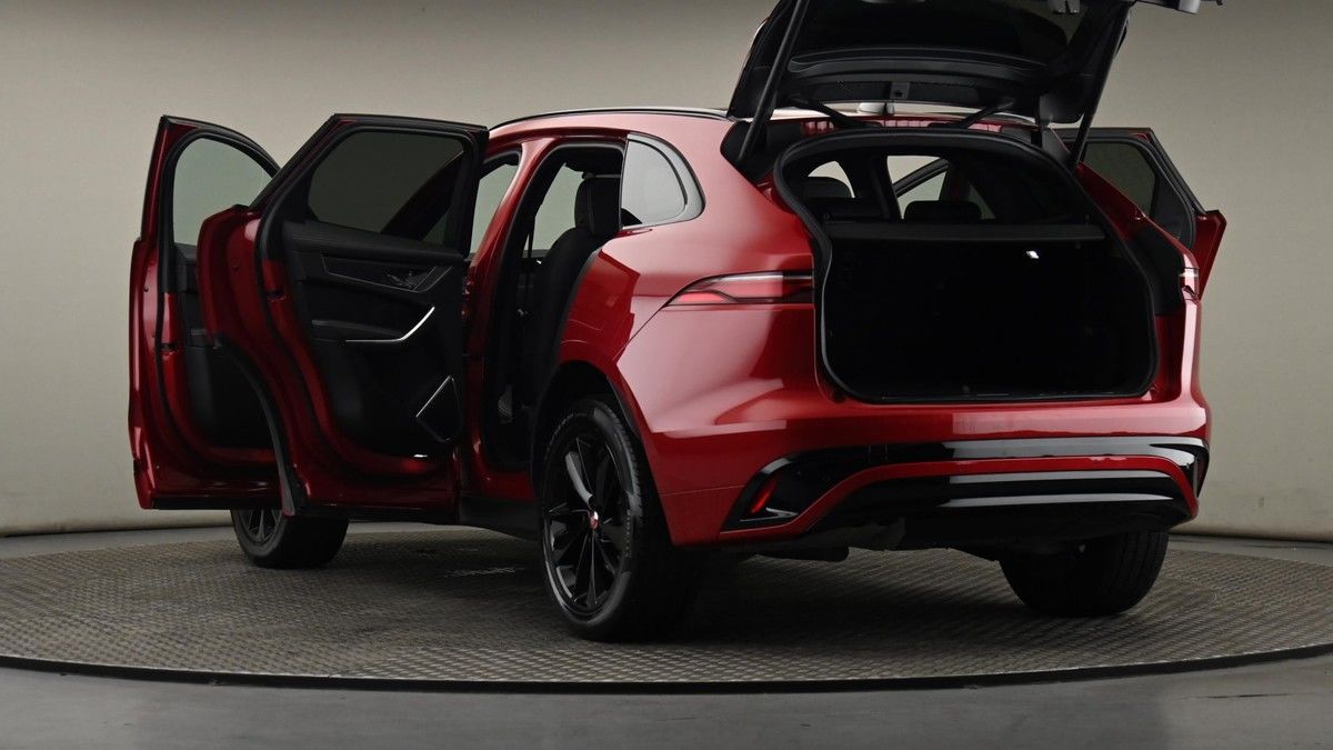 Jaguar F-PACE Image 29