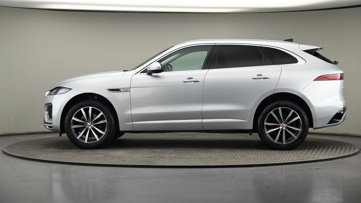 Jaguar F-PACE Image 23
