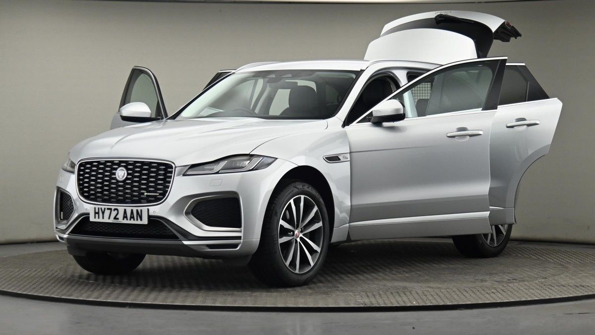 Jaguar F-PACE Image 28