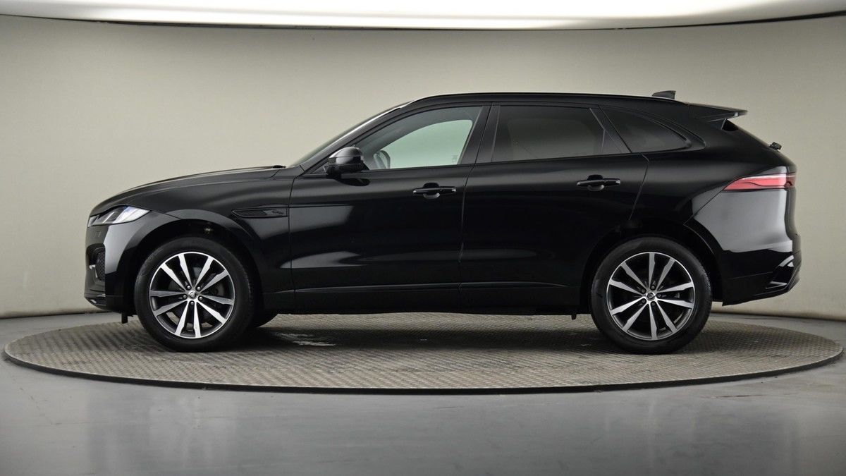 Jaguar F-PACE Image 23