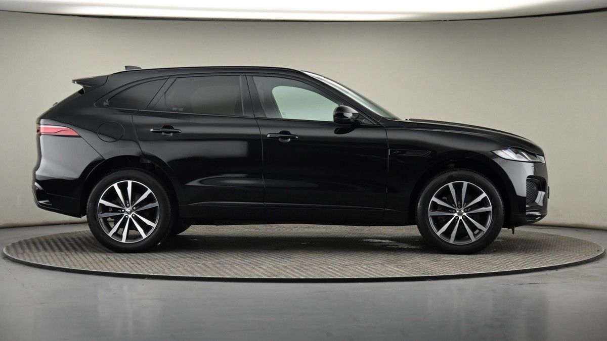 Jaguar F-PACE Image 27