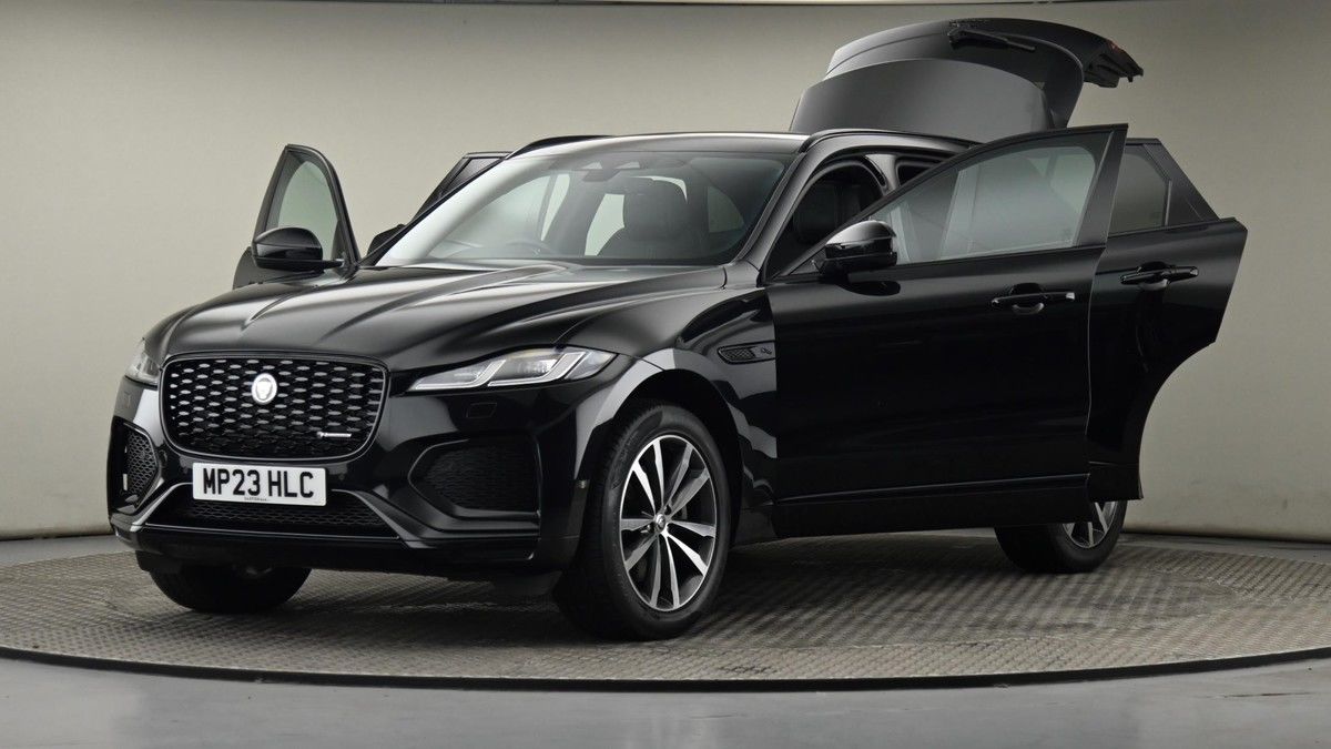Jaguar F-PACE Image 28