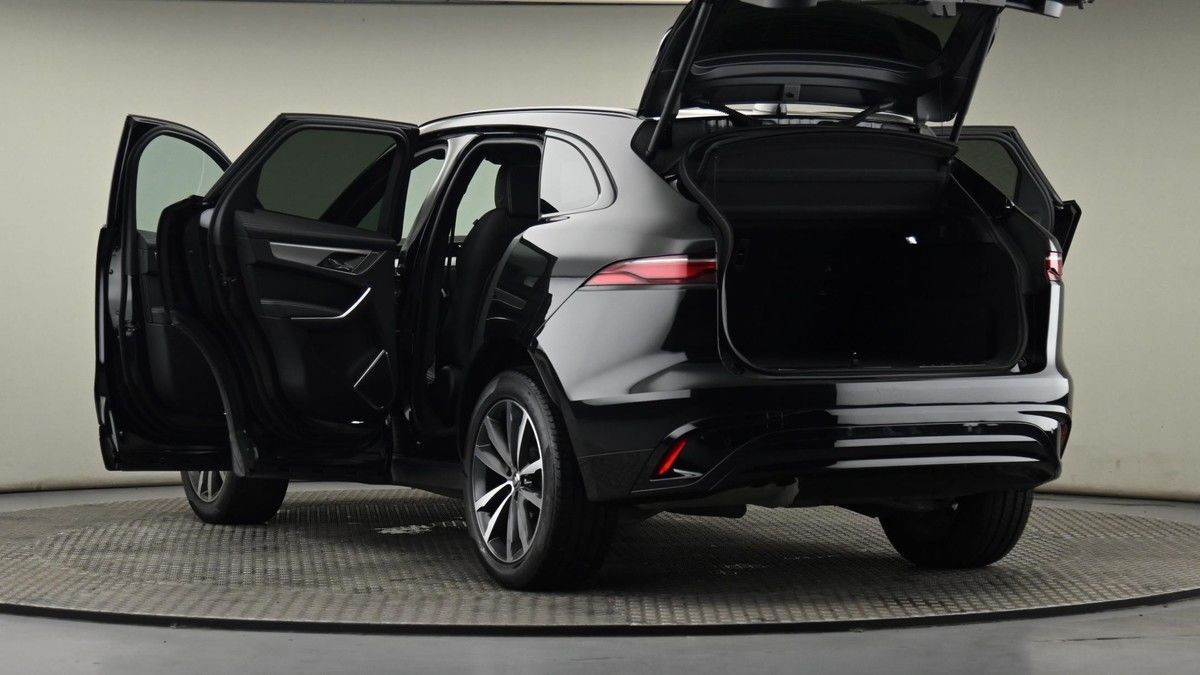 Jaguar F-PACE Image 29