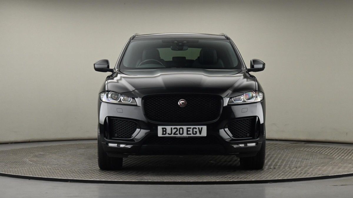 Jaguar F-PACE Image 21