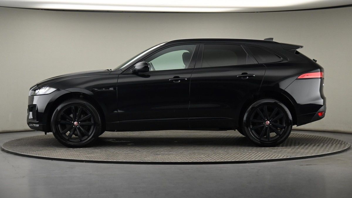 Jaguar F-PACE Image 23