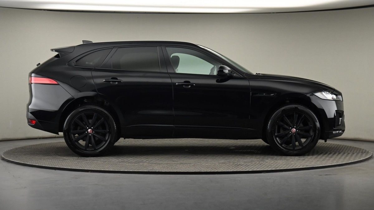 Jaguar F-PACE Image 27