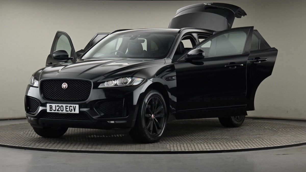 Jaguar F-PACE Image 28