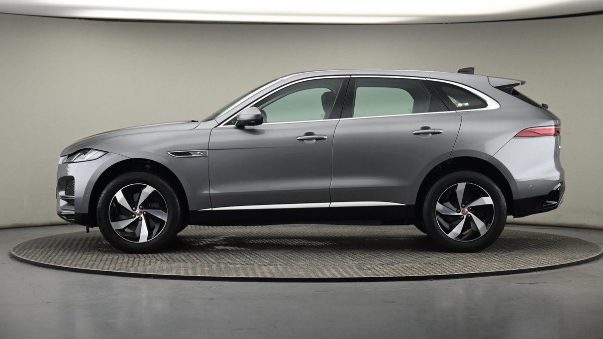 Jaguar F-PACE Image 21