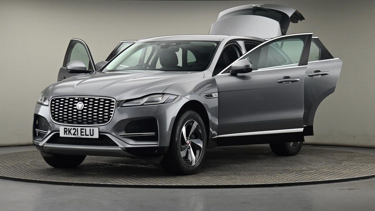 Jaguar F-PACE Image 26