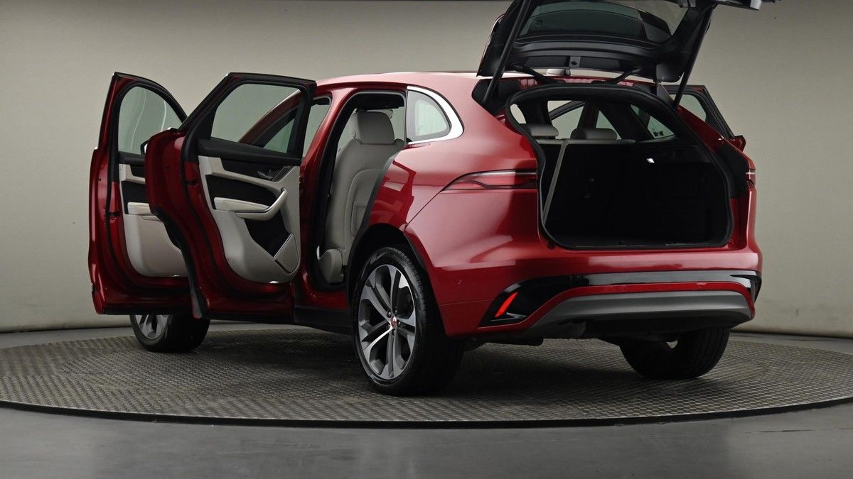 Jaguar F-PACE Image 28