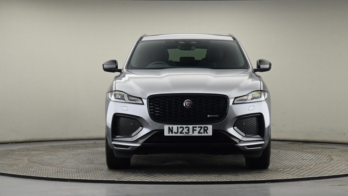 Jaguar F-PACE Image 21