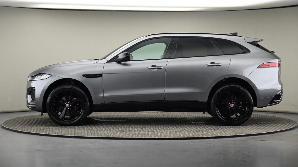 Jaguar F-PACE Image 23