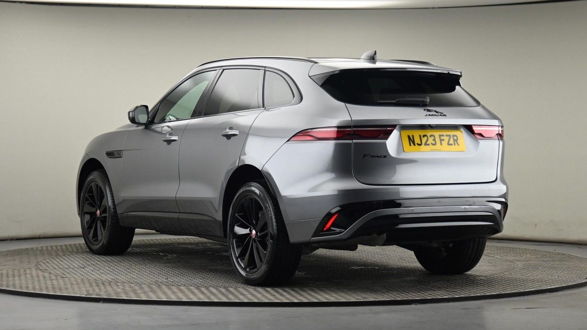 Jaguar F-PACE Image 24