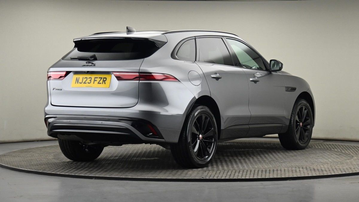 Jaguar F-PACE Image 26