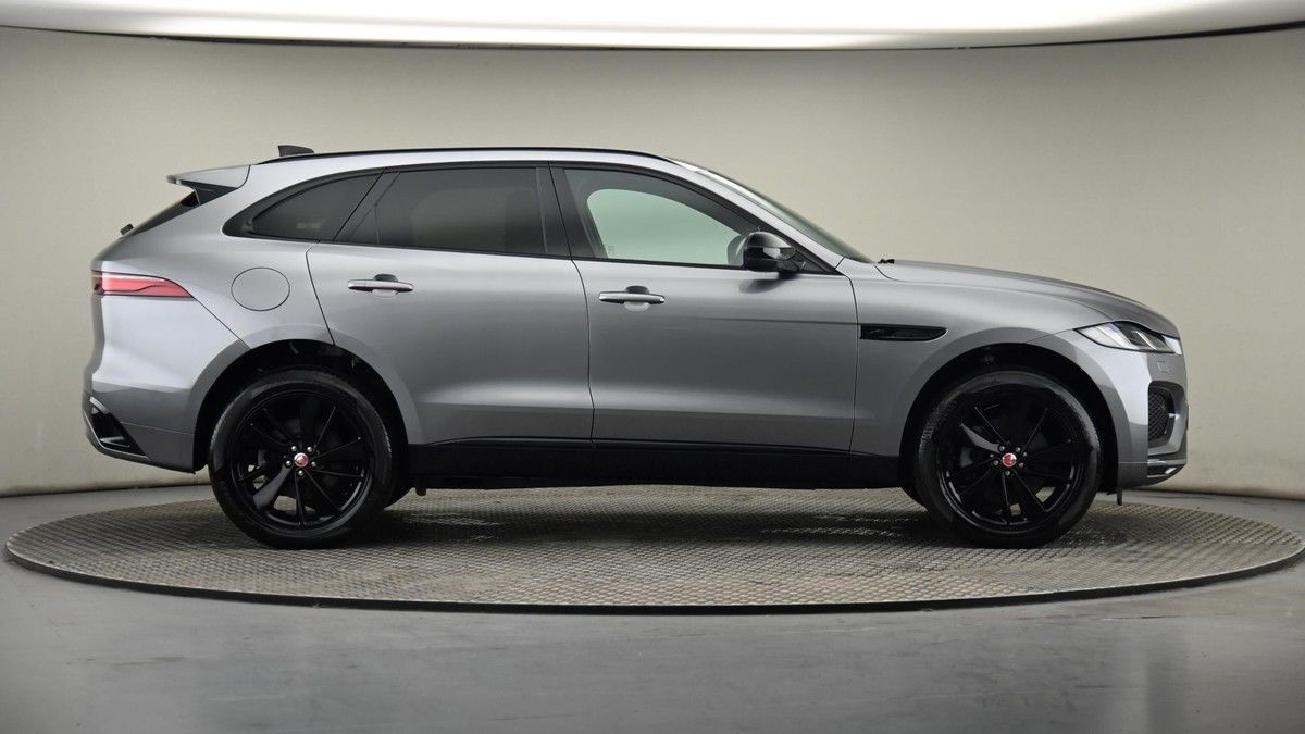 Jaguar F-PACE Image 27