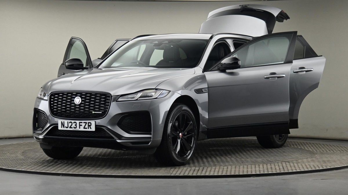 Jaguar F-PACE Image 28