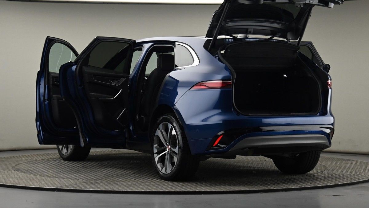 Jaguar F-PACE Image 57