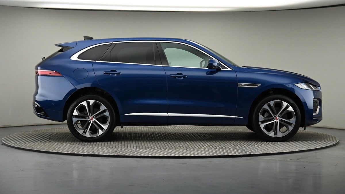 Jaguar F-PACE Image 54