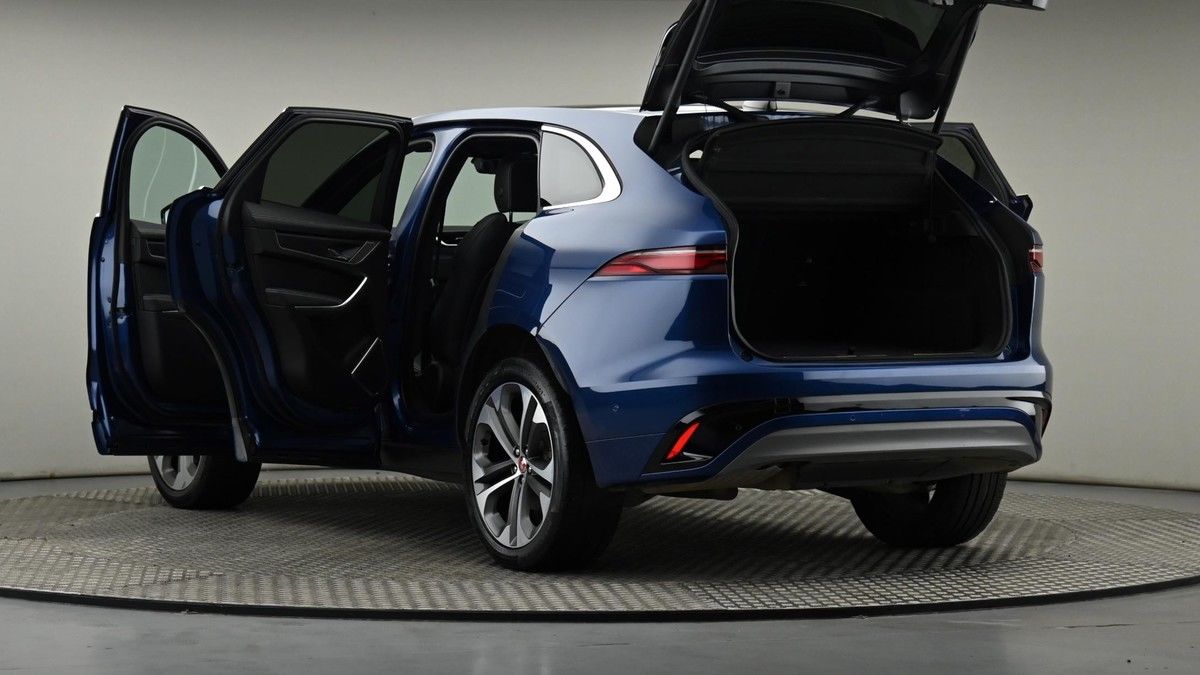 Jaguar F-PACE Image 58