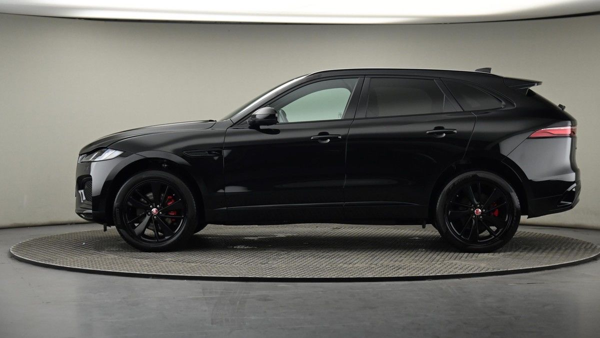 Jaguar F-PACE Image 23