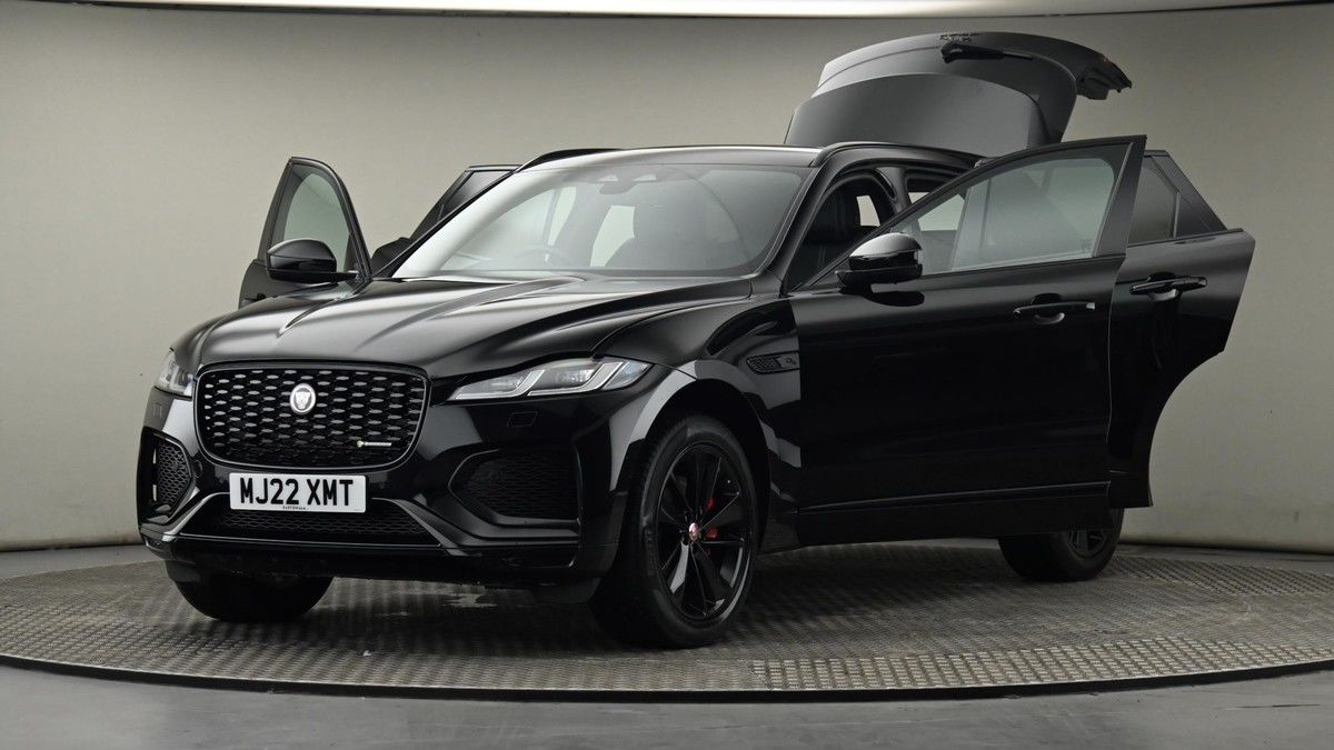 Jaguar F-PACE Image 28