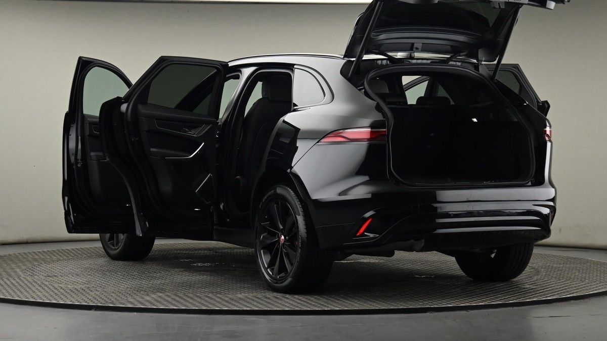 Jaguar F-PACE Image 29