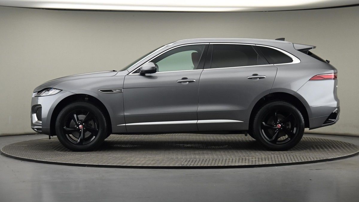 Jaguar F-PACE Image 22