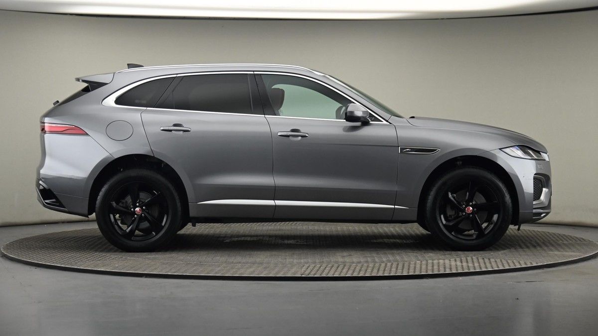 Jaguar F-PACE Image 26