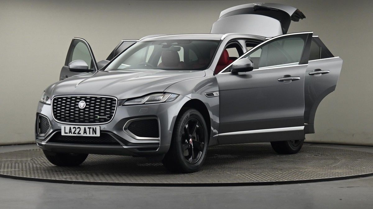Jaguar F-PACE Image 27