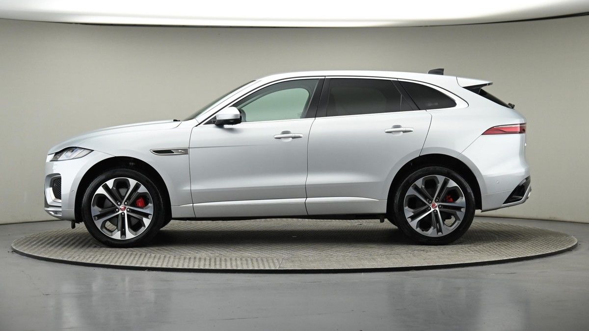 Jaguar F-PACE Image 23