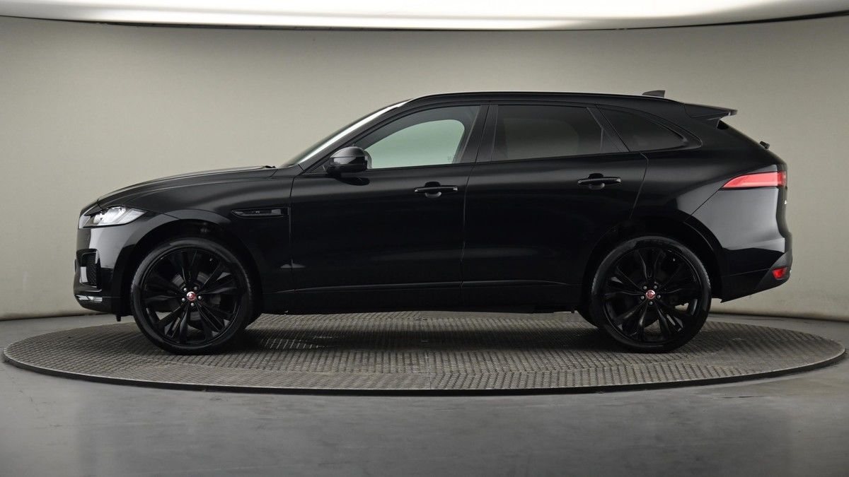 Jaguar F-PACE Image 23
