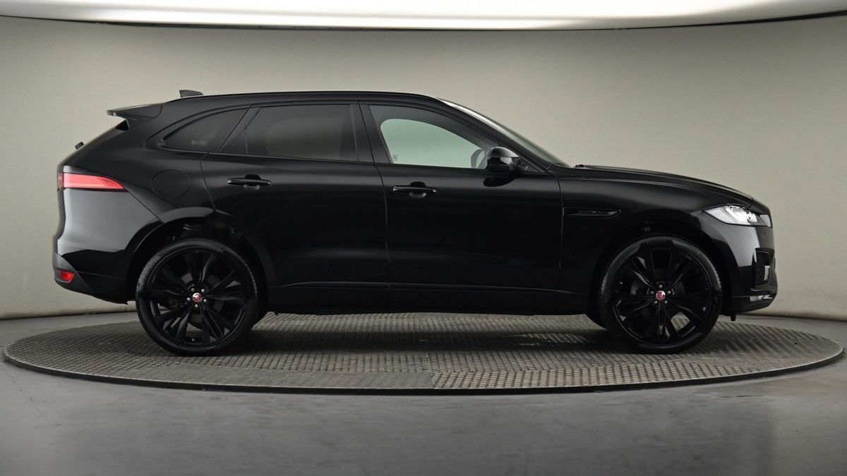 Jaguar F-PACE Image 27