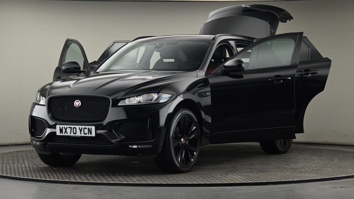 Jaguar F-PACE Image 28