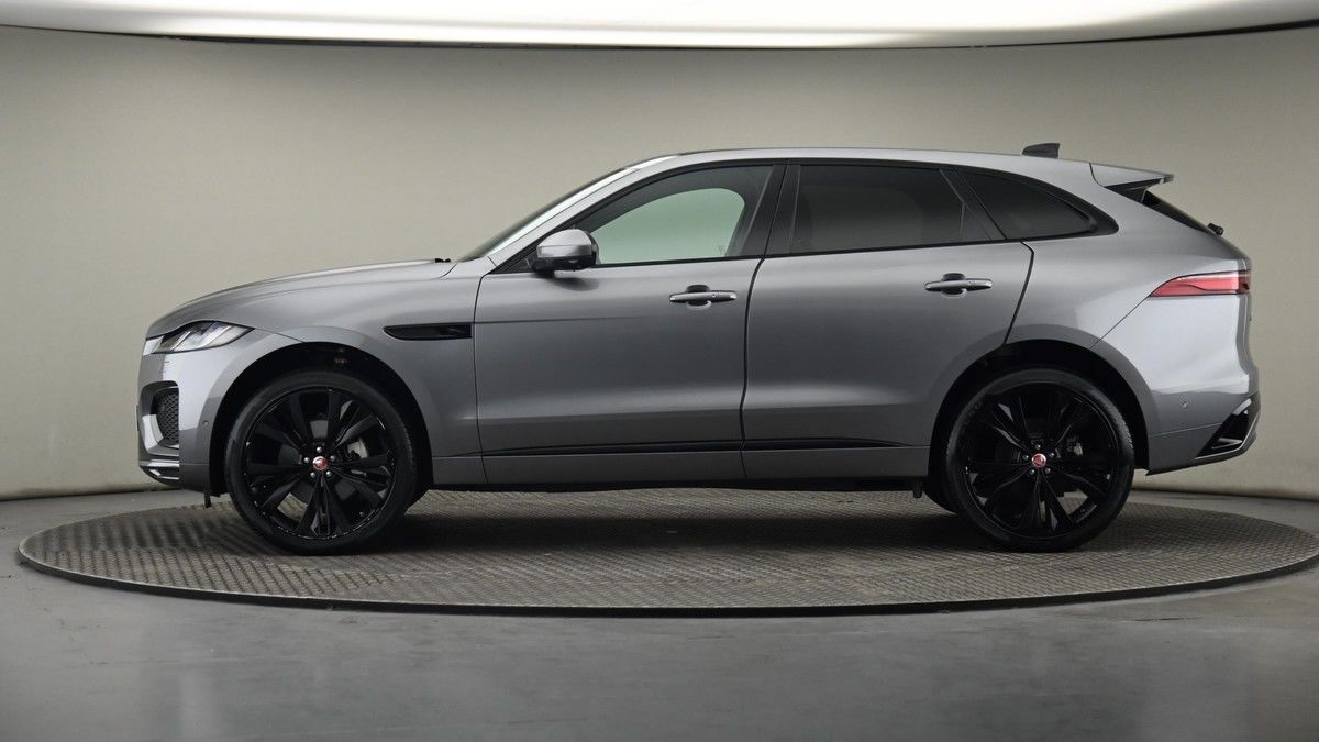 Jaguar F-PACE Image 23