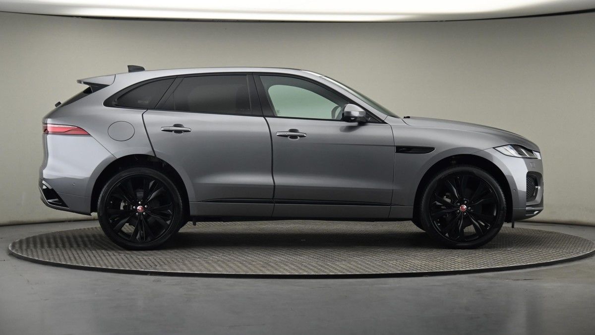 Jaguar F-PACE Image 27