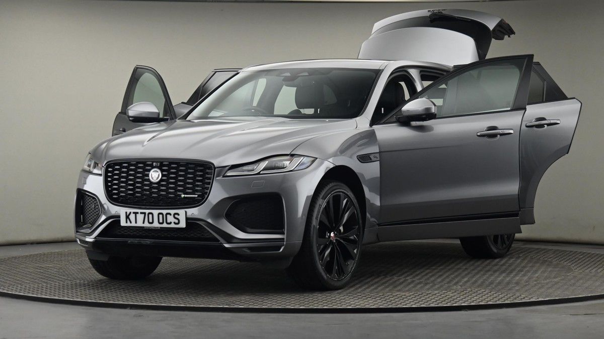 Jaguar F-PACE Image 28