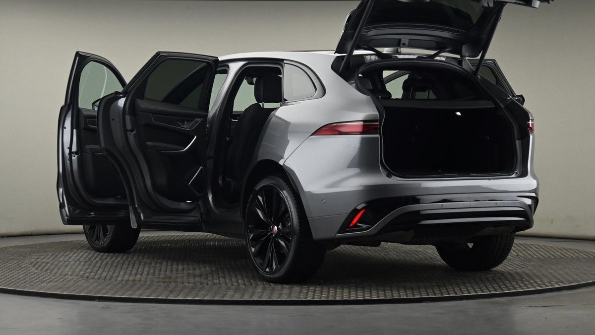 Jaguar F-PACE Image 29
