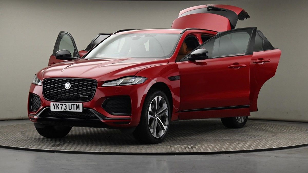 Jaguar F-PACE Image 28