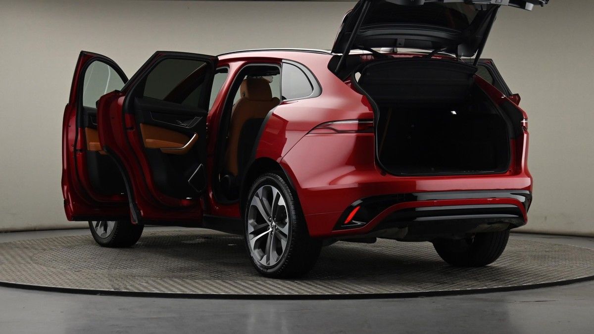 Jaguar F-PACE Image 29