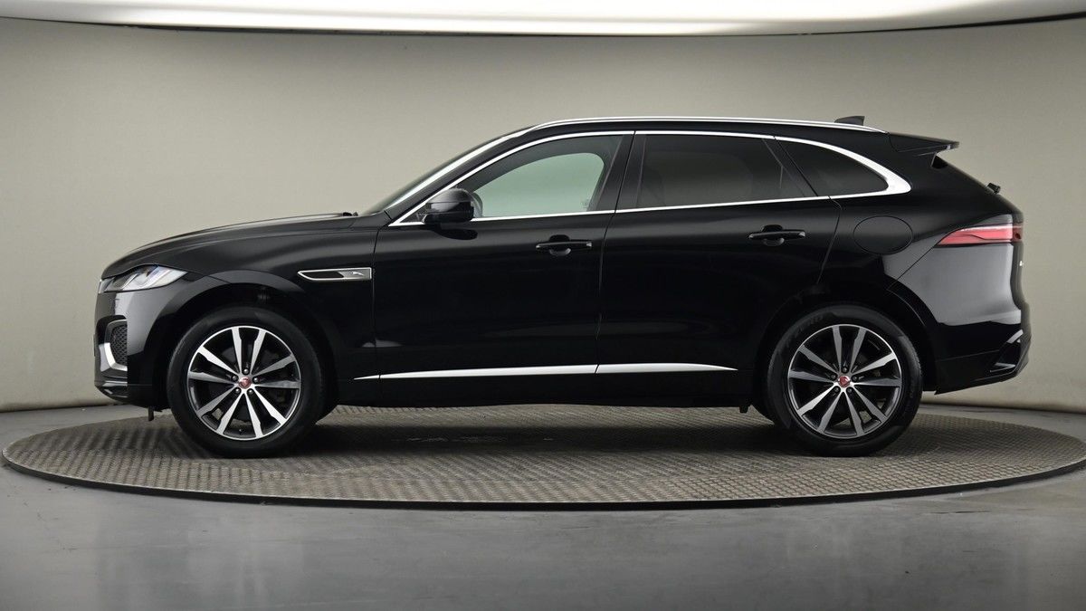 Jaguar F-PACE Image 23