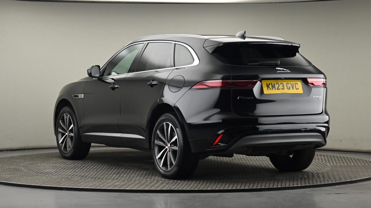 Jaguar F-PACE Image 24