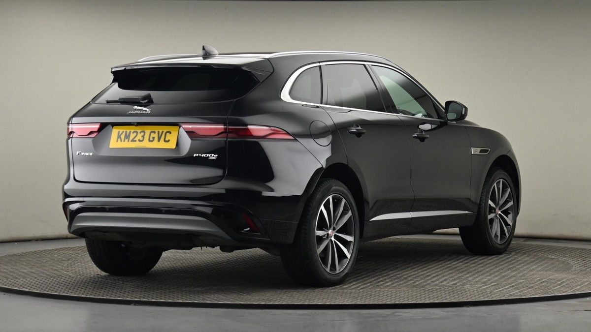 Jaguar F-PACE Image 26