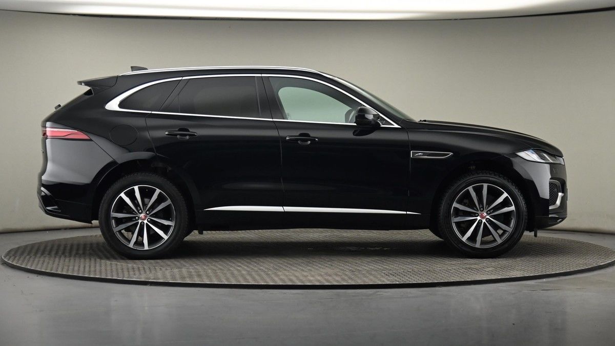 Jaguar F-PACE Image 27