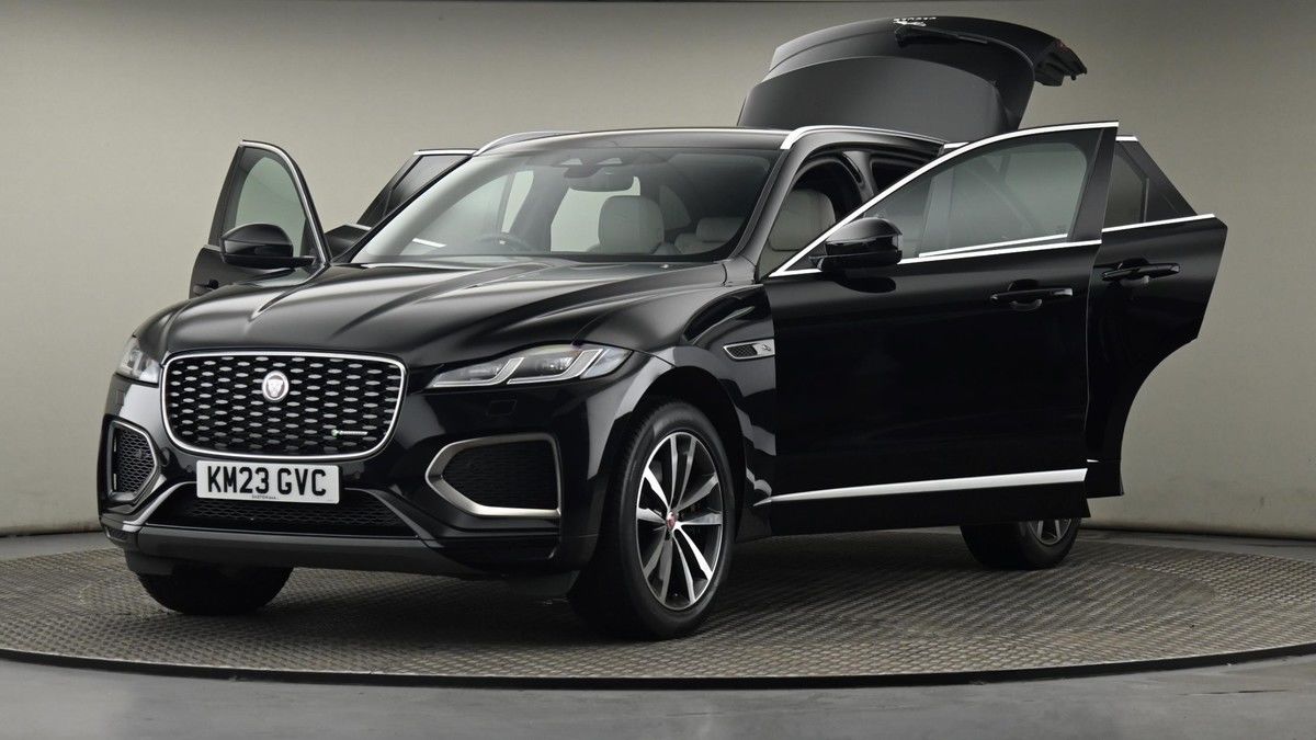 Jaguar F-PACE Image 28