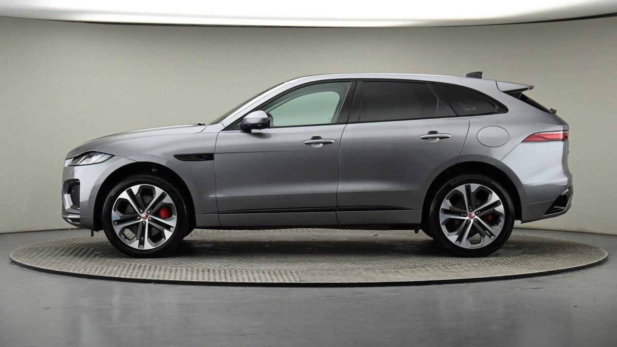 Jaguar F-PACE Image 23