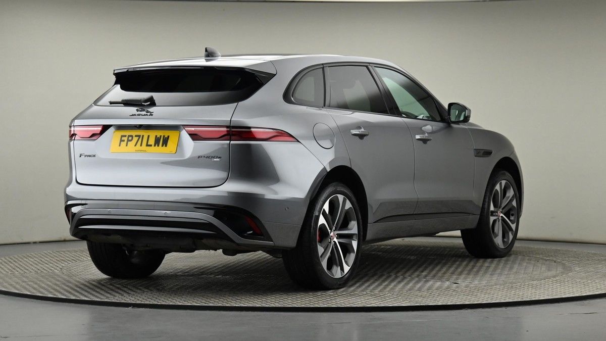 Jaguar F-PACE Image 26